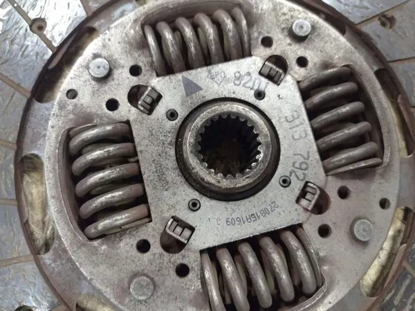 Disque d'embrayage RENAULT MASTER II FURGON 2.5L diesel image 2