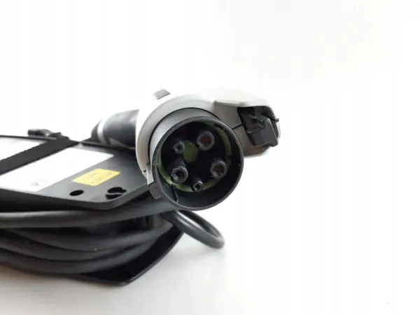 BMW i3 Latauskaapeli OEM 7644239 - Käytetty image 5