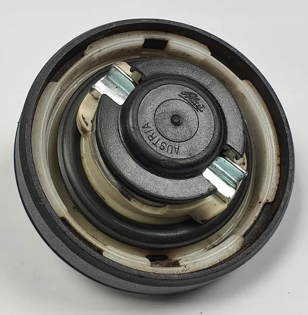 Tapa de combustible Mercedes W204 A2114700505 image 2