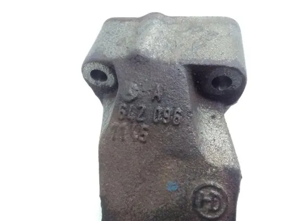 Mercedes-Benz moottoritilan osat OEM A6420961145 image 4