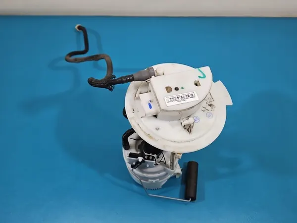 Brandstofpomp Peugeot 3008 II 1.6 T Hybrid4 9823896880 image 2