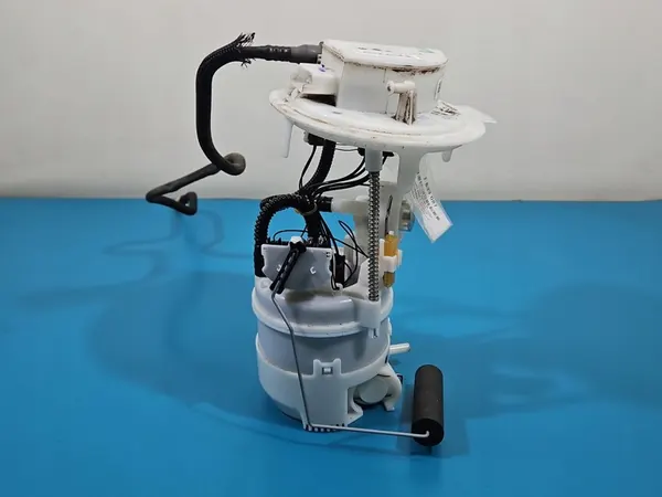 Brandstofpomp Peugeot 3008 II 1.6 T Hybrid4 9823896880 image 3