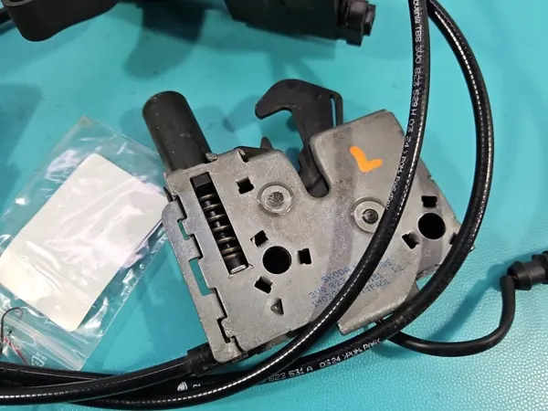 Cerradura del capó OEM 3V0823529H para Skoda Superb III image 6