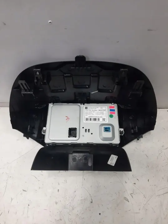 Monitor ecrã Chevrolet Orlando usado OEM 7112262 image 3