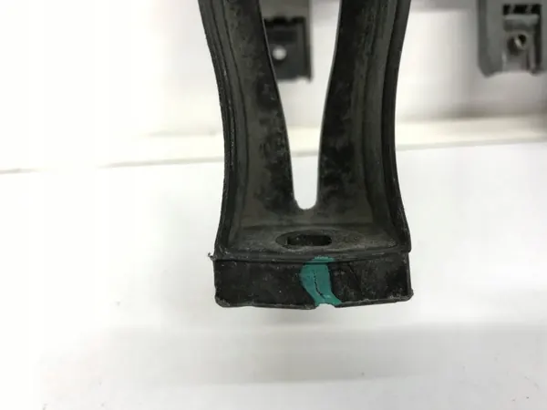 Porsche Macan 95B framstötfjädersförstärkning OEM 95B805241 image 4