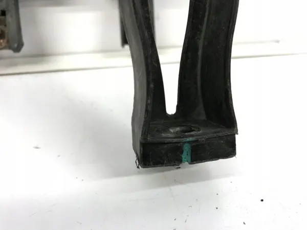 Porsche Macan 95B framstötfjädersförstärkning OEM 95B805241 image 8