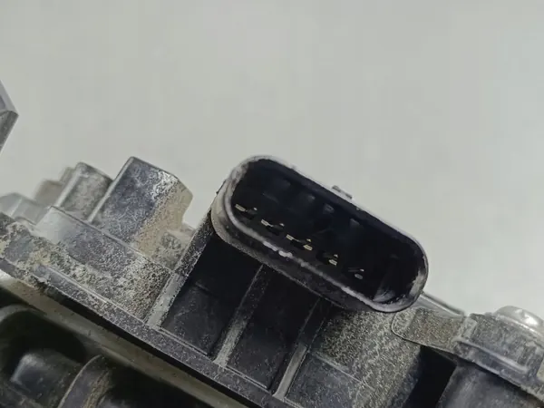 Kia termostathus OEM 256002S000 - Begagnad image 3