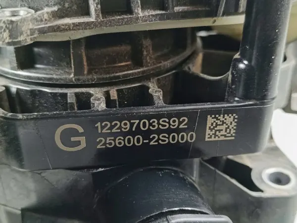 Kia termostathus OEM 256002S000 - Begagnad image 7