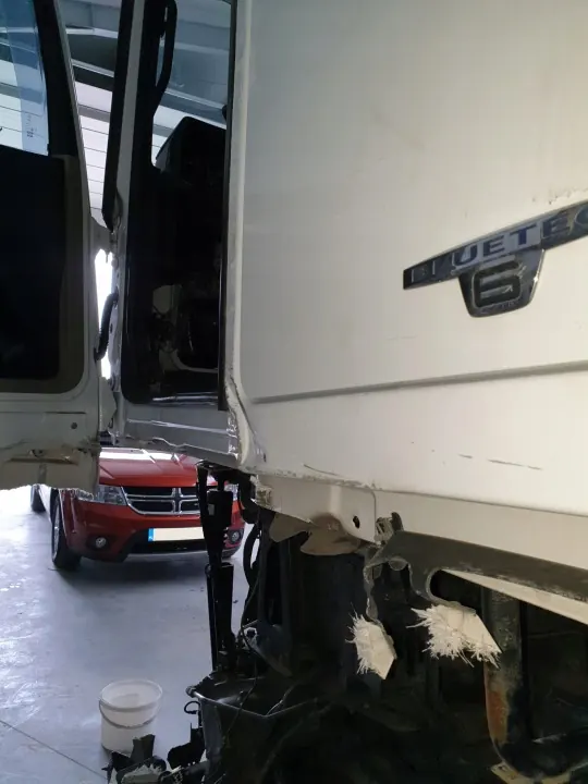 Mercedes-Benz OEM 0006001005 EM Ohjaamokehys image 9