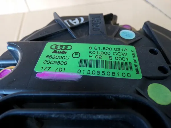 AUDI A4 B6 Ventilador de Aquecimento 8E1820021A image 3
