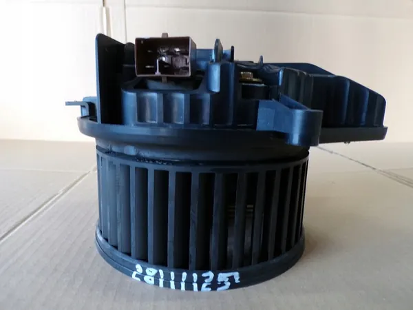 AUDI A4 B6 Ventilador de Aquecimento 8E1820021A image 4