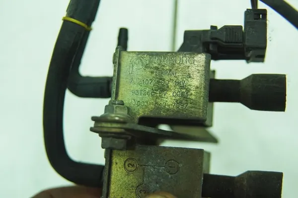 EGR Vacuum Valve Mercedes W140 C140 5.0 image 5