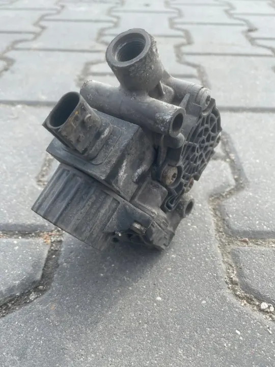 Volvo EBS Klep Controller OEM 21327360 Gebruikt image 2
