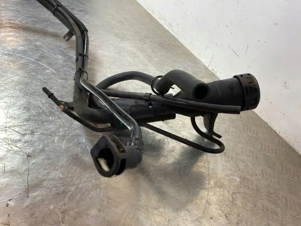 Jeep OE Tankstutzen OEM 068461478AA image 5