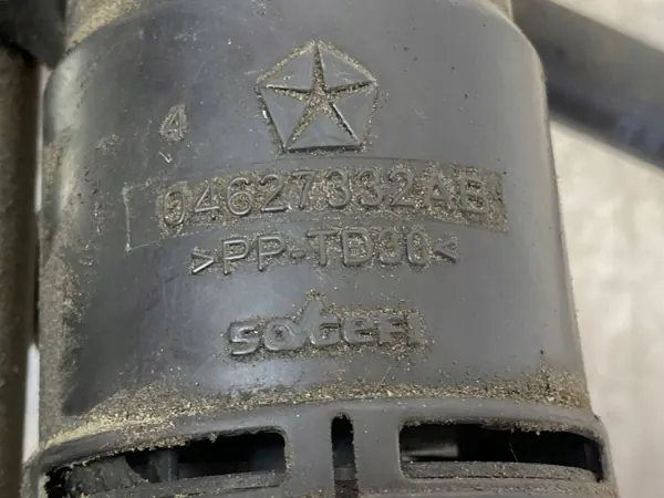 Jeep OE Tankstutzen OEM 068461478AA image 6