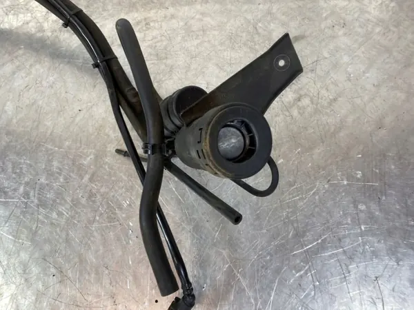 Jeep OE Tankstutzen OEM 068461478AA image 8