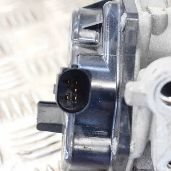 EGR-venttiili Audi A6 S6 C7 4G 2012 03L131512D image 5