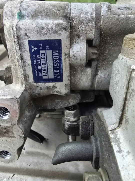 Mitsubishi OE MD351017 Bomba de combustible image 2