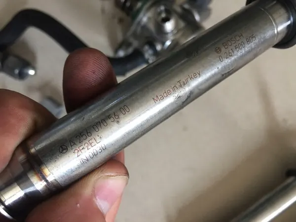 Injecteur MERCEDES GLC W253 2.0 CGI image 2