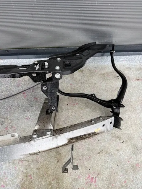 MERCEDES TRAVESE SUPERIORE ANTERIORE CLS 218 W218 image 2