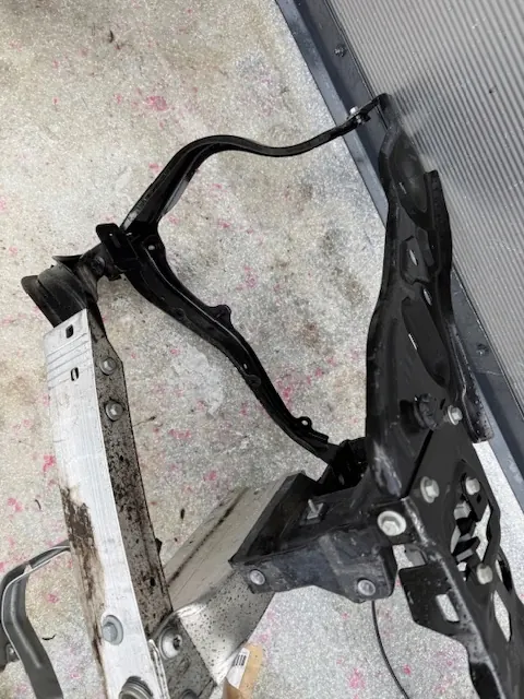 MERCEDES TRAVESE SUPERIORE ANTERIORE CLS 218 W218 image 3