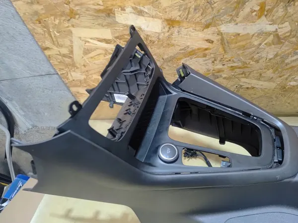 Reposabrazos túnel central FOCUS MK3 LIFT OEM image 3