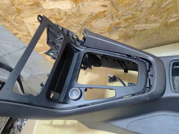Reposabrazos túnel central FOCUS MK3 LIFT OEM image 4