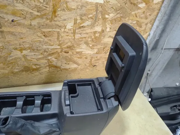 Reposabrazos túnel central FOCUS MK3 LIFT OEM image 9