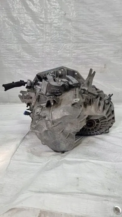 OPEL ANTARA F40 Vaihteisto 55567634 image 2
