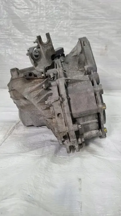 OPEL ANTARA F40 Vaihteisto 55567634 image 3