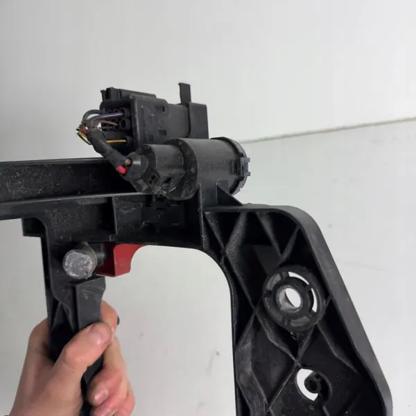 Support de batterie Skoda OEM 6C0915343A image 8
