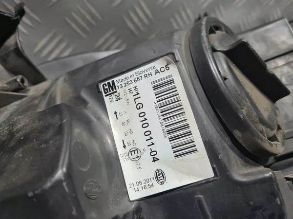 Oikea Etuvalo Opel Astra J image 8