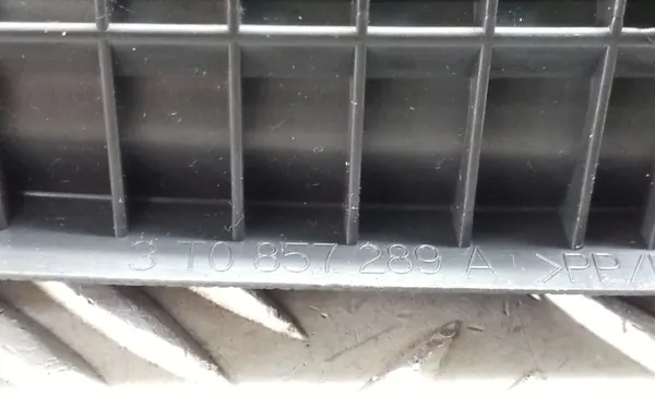 OEM 3T0857289A Achter tunnel asbak voor Skoda Superb image 7