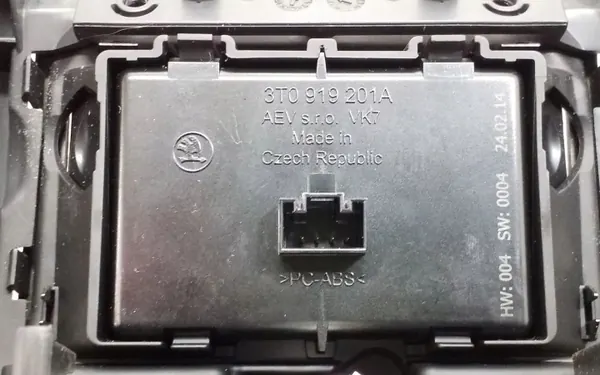 OEM 3T0857289A Achter tunnel asbak voor Skoda Superb image 8