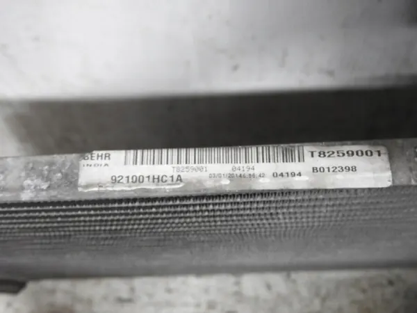 Nissan OE 921001HC1A Ilmastointikondensaattori image 3