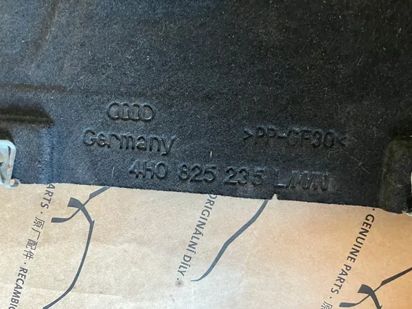 AUDI A8 D4 Motorhuv 4H0825235L image 4