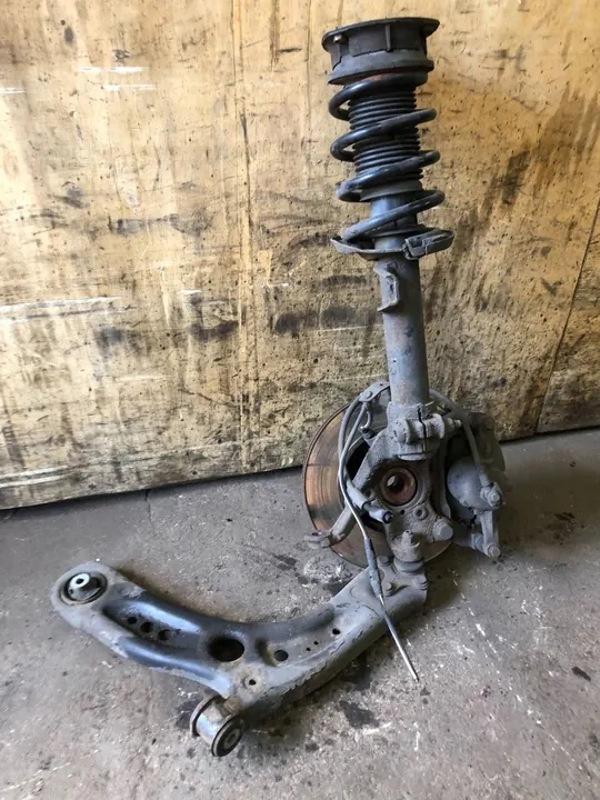 Mozzo ruota sinistro con ammortizzatore per Audi A3 8V image 2