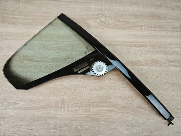 Vitre triangle arrière droit OEM 7435452 pour BMW 8 G16 image 2