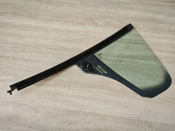 Vitre triangle arrière droit OEM 7435452 pour BMW 8 G16 image 4