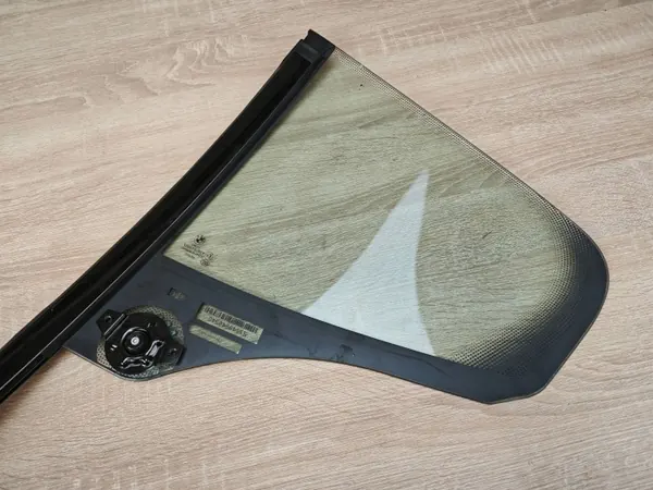 Vitre triangle arrière droit OEM 7435452 pour BMW 8 G16 image 6