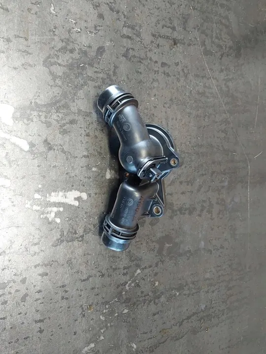 Carcasa de termostato BMW 3 E46 320i M52TU image 2
