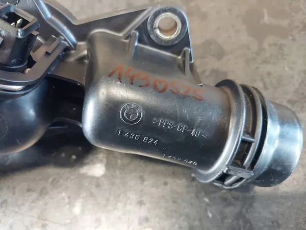 Carcasa de termostato BMW 3 E46 320i M52TU image 4