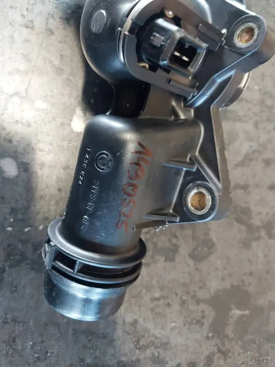 Carcasa de termostato BMW 3 E46 320i M52TU image 5