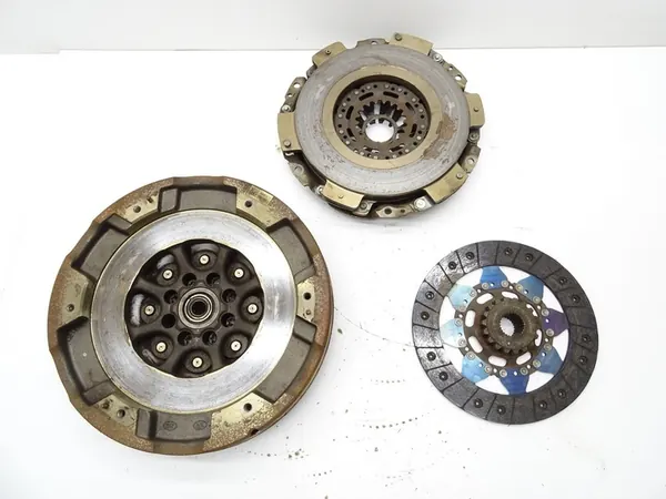 Kaksoismassavauhtipyörä Mercedes W204 W212 W218 2.2 CDI A0252509601 image 3