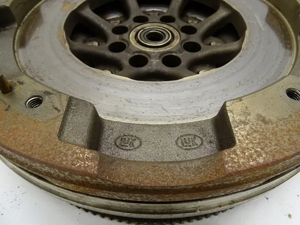 Kaksoismassavauhtipyörä Mercedes W204 W212 W218 2.2 CDI A0252509601 image 9