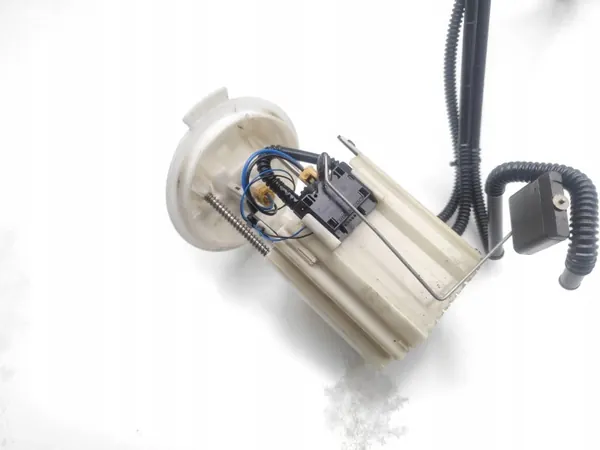 Mercedes-Benz Bränslepump OEM A2044700594 - Begagnad image 3