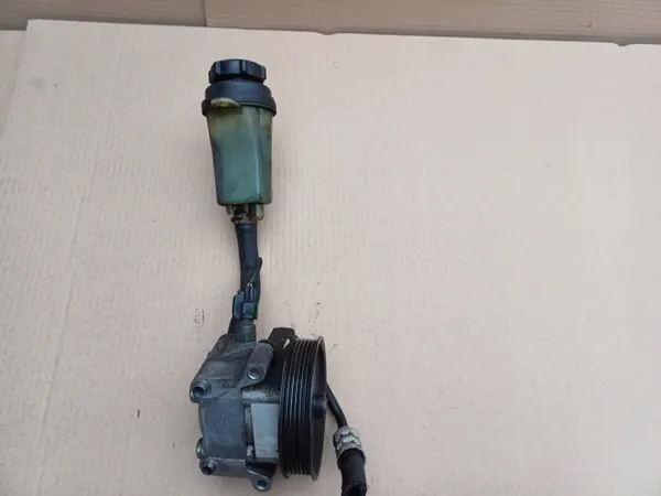 Pompe de direction OEM 4M5Q-3A733-AB pour Ford Focus MK2 image 2