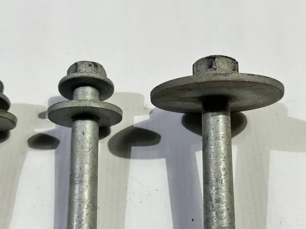 Tornillo OEM EXP22-NDT para trineo trasero Ford Explorer 2.3 image 5