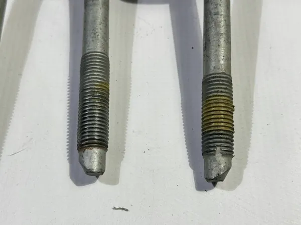 Tornillo OEM EXP22-NDT para trineo trasero Ford Explorer 2.3 image 6