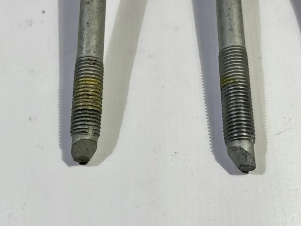 Tornillo OEM EXP22-NDT para trineo trasero Ford Explorer 2.3 image 7